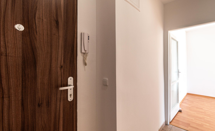 BEDES | Čiastočne zrekonštruovaný 1 izbový byt s balkónom - fotografia 10