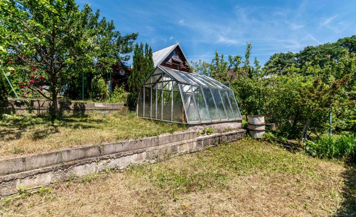 BEDES | Záhradná chatka s pivnicou, skleníkom a krbom, Sad 600 ročnice - fotografia 13