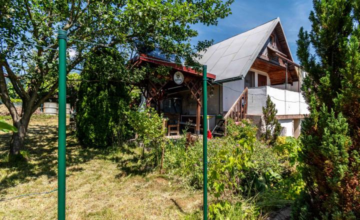 BEDES | Záhradná chatka s pivnicou, skleníkom a krbom, Sad 600 ročnice - fotografia 14