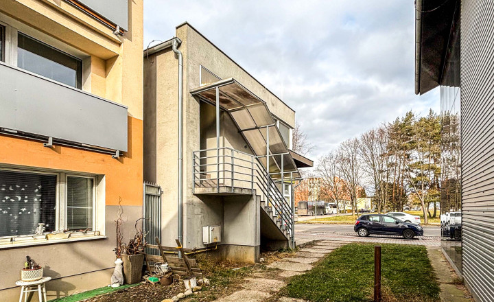BEDES | Komerčné priestory s vysokou viditeľnosťou na Bojnickej ceste, 50m2 - fotografia 8