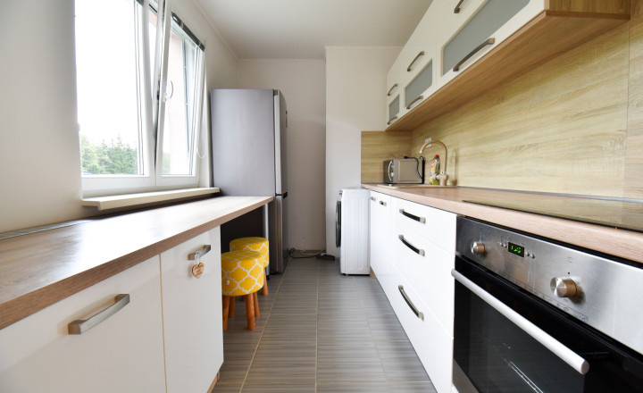 Prenájom – 2 izbový byt, 58m2, balkón, plne zariadený - fotografia 1