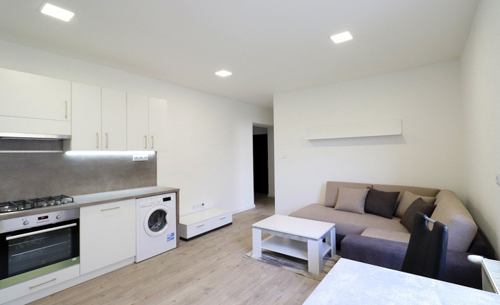 Prenájom – zariadený 3+kk byt 83m2, vyhradený parking, centrum PD - fotografia 3