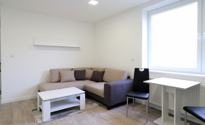 Prenájom – zariadený 3+kk byt 83m2, vyhradený parking, centrum PD - fotografia 4