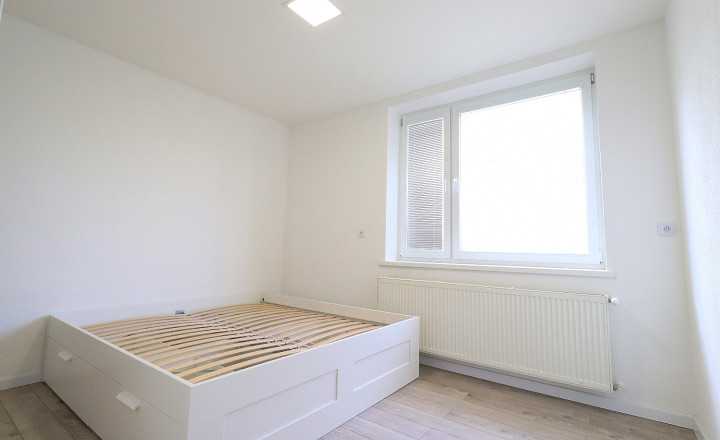 Prenájom – zariadený 3+kk byt 83m2, vyhradený parking, centrum PD - fotografia 5
