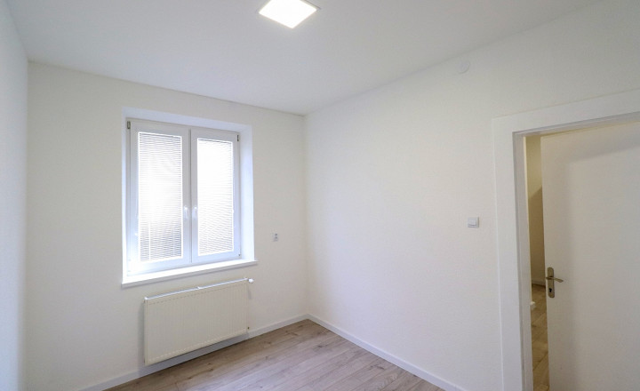 Prenájom – zariadený 3+kk byt 83m2, vyhradený parking, centrum PD - fotografia 8