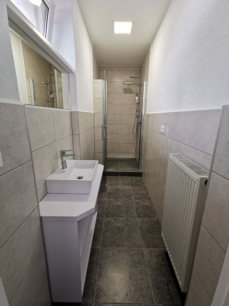 Prenájom – zariadený 3+kk byt 83m2, vyhradený parking, centrum PD - fotografia 9