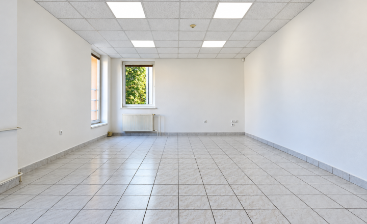 BEDES | komerčný priestor s parkovaním, 33m2 centrum Prievidza - fotografia 6