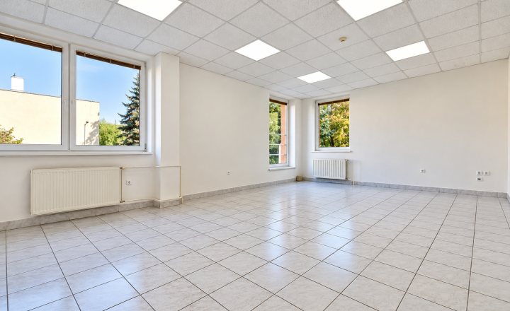 BEDES | komerčný priestor s parkovaním, 33m2 centrum Prievidza - fotografia 2