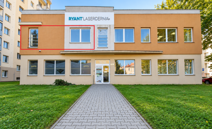 BEDES | komerčný priestor s parkovaním, 33m2 centrum Prievidza - fotografia 1