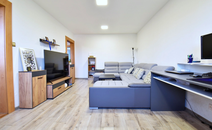 BEDES | Prenájom 2 izbový byt, 63m2, balkón, zariadený, MC - Handlová