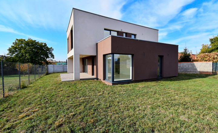 Beladice: novostavba domu 182 m², 3 terasy, garáž, 1 h od BA