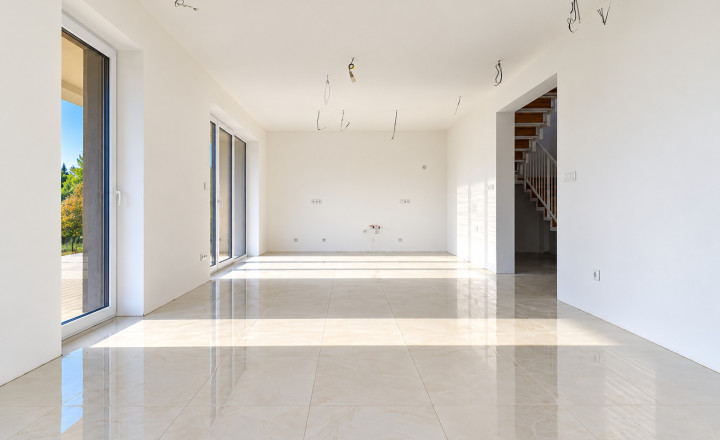 Beladice: novostavba domu 182 m², 3 terasy, garáž, 1 h od BA - fotografia 1