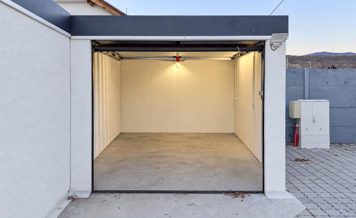 BEDES | Garáž/Sklad 10 m² v zabezpečenom areáli, Riečna ulica - fotografia 3